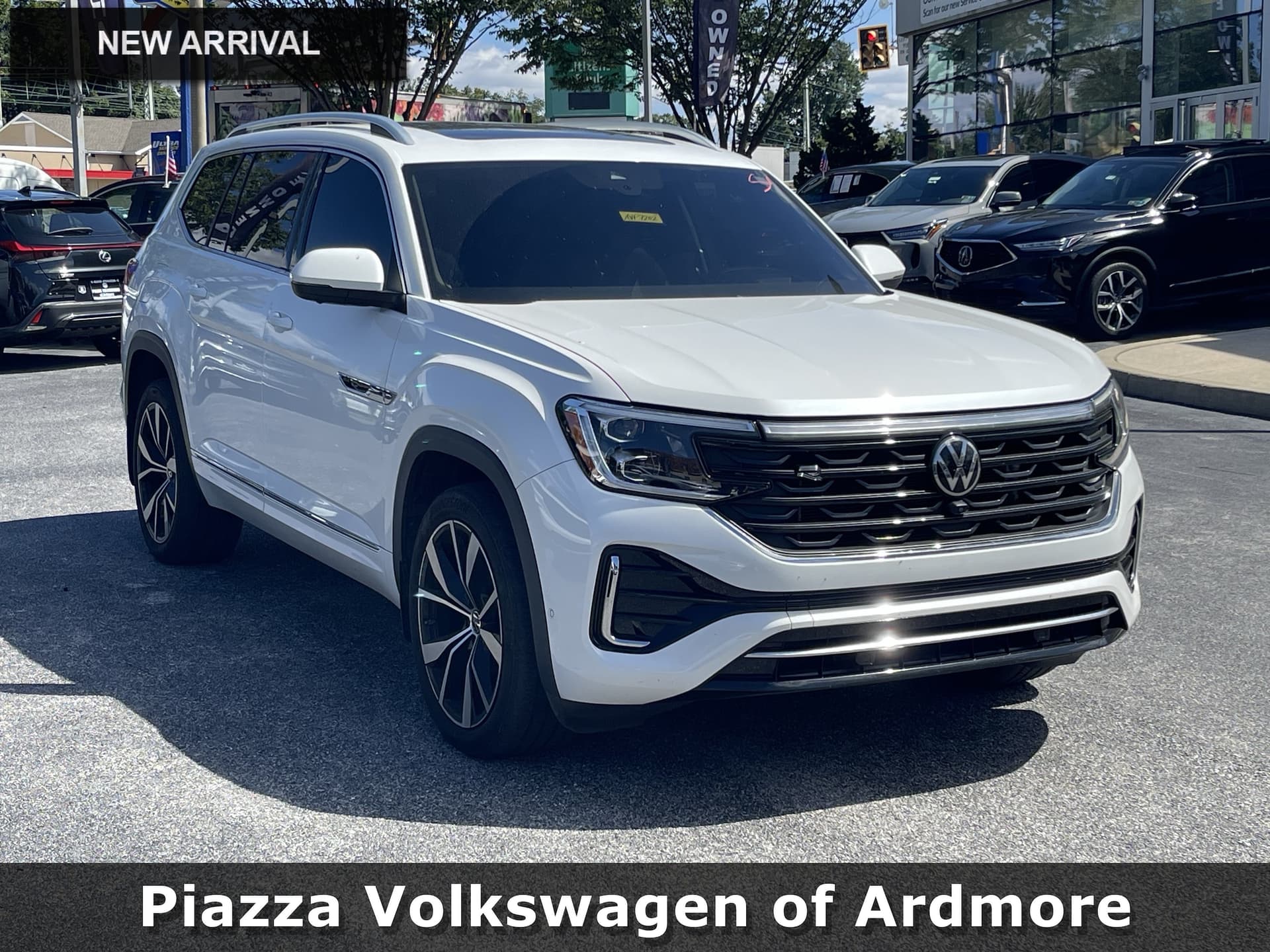 2024 Volkswagen Atlas 2.0T SEL Premium R-Line — photo 1 of 12