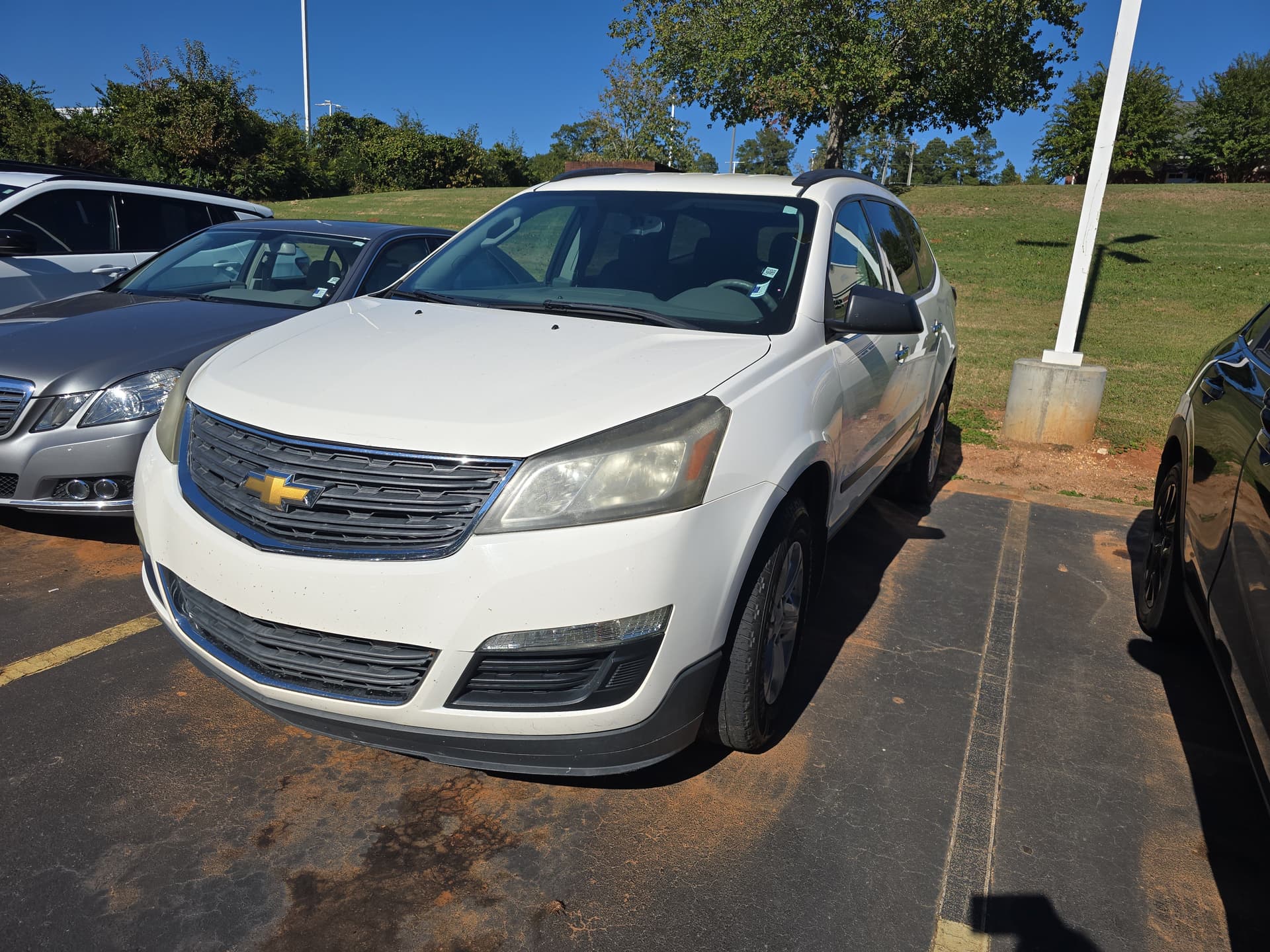 2015 Chevrolet Traverse LS — photo 1 of 3