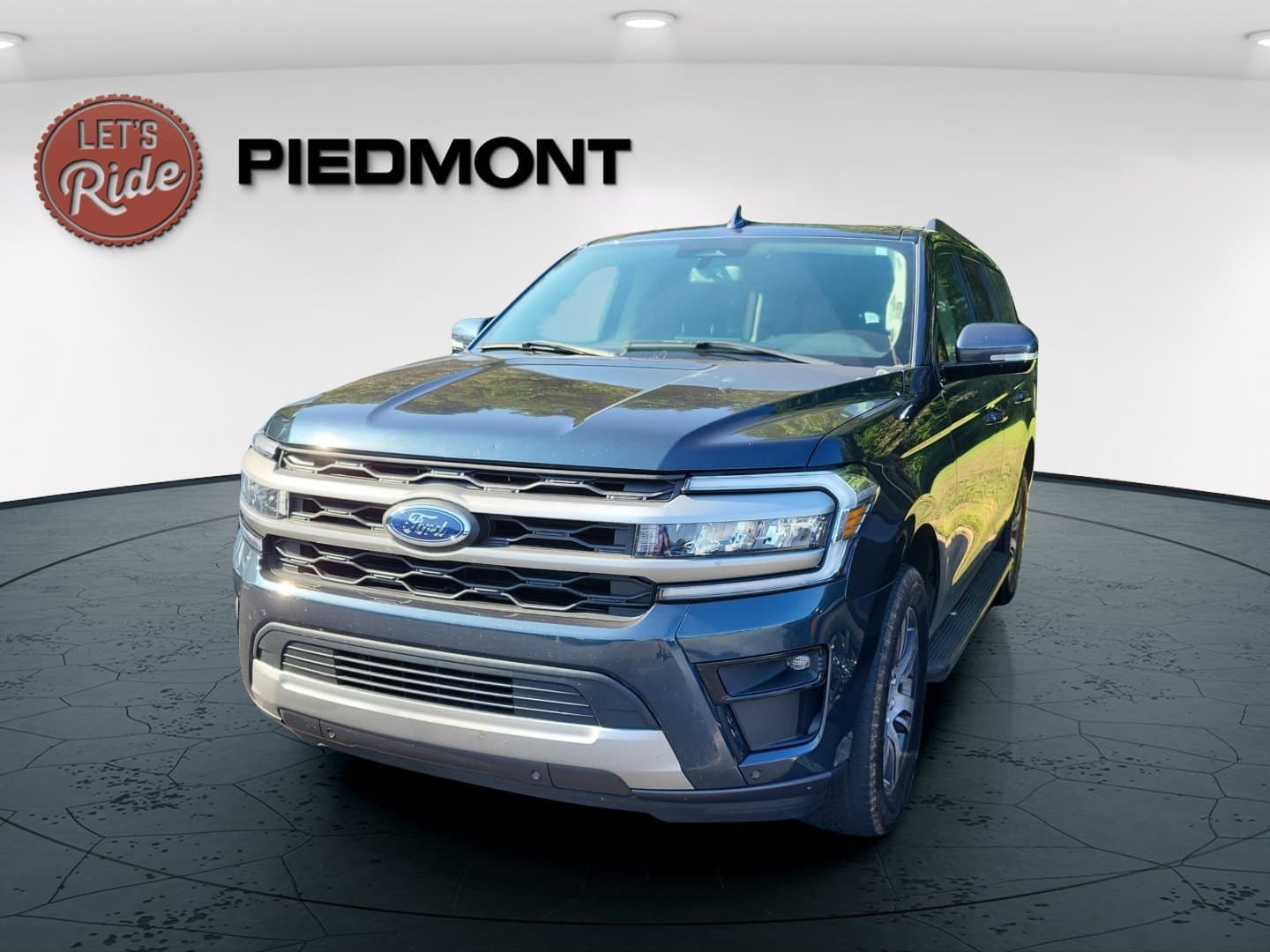 2024 Ford Expedition XLT — photo 1 of 3