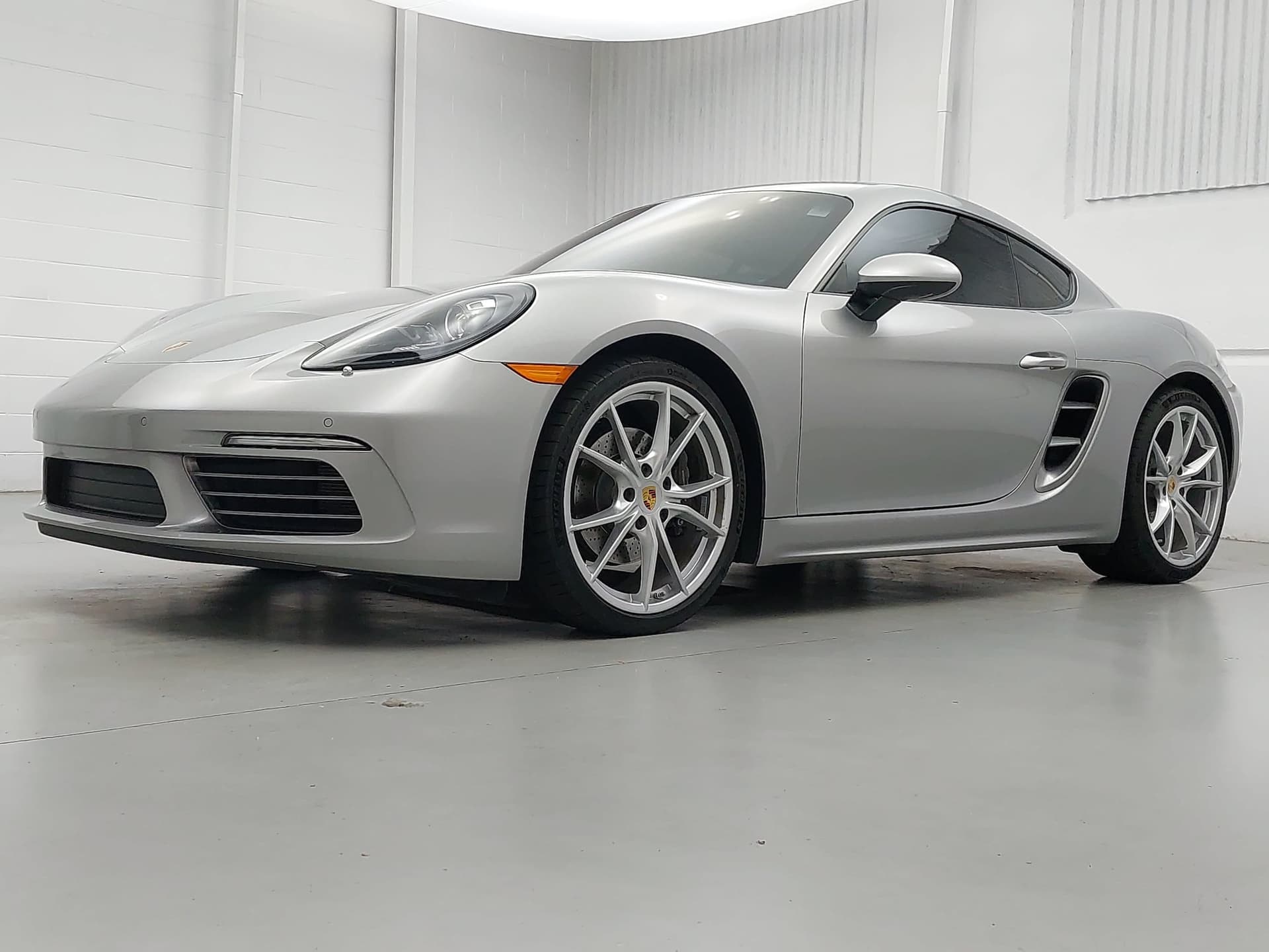 2025 Porsche 718 Cayman Base — photo 1 of 32