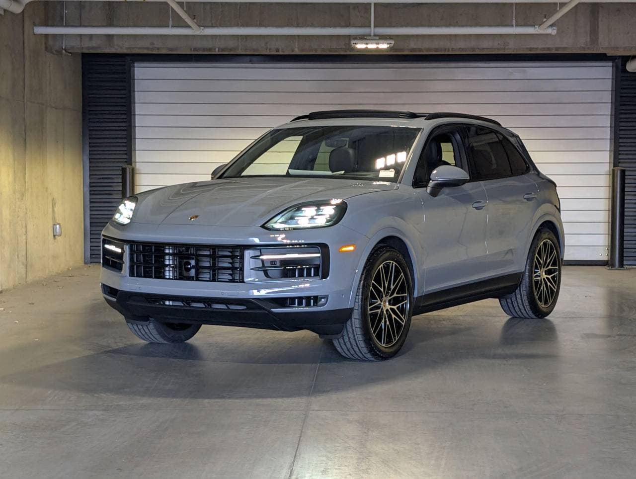 2026 Porsche Cayenne Base — photo 1 of 42