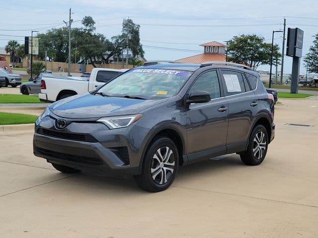 2018 Toyota RAV4 LE — photo 1 of 35