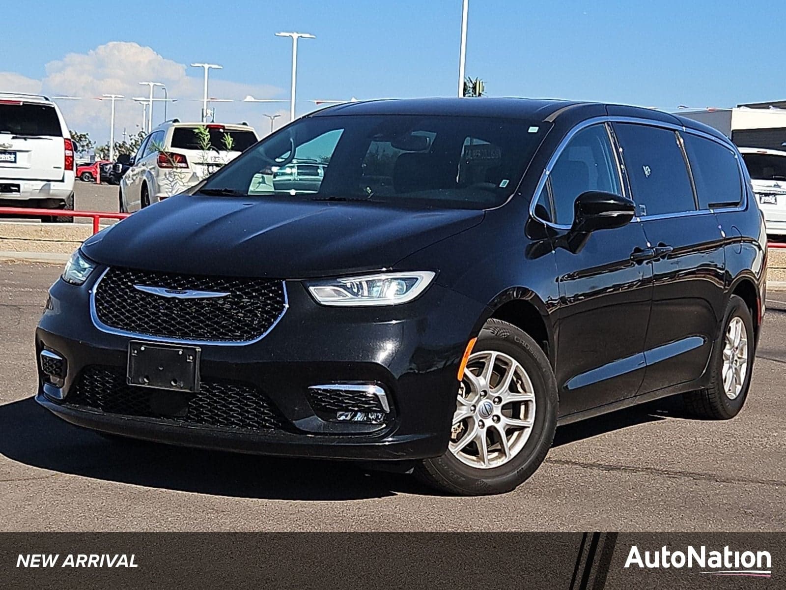 2025 Chrysler Pacifica Select — photo 1 of 16