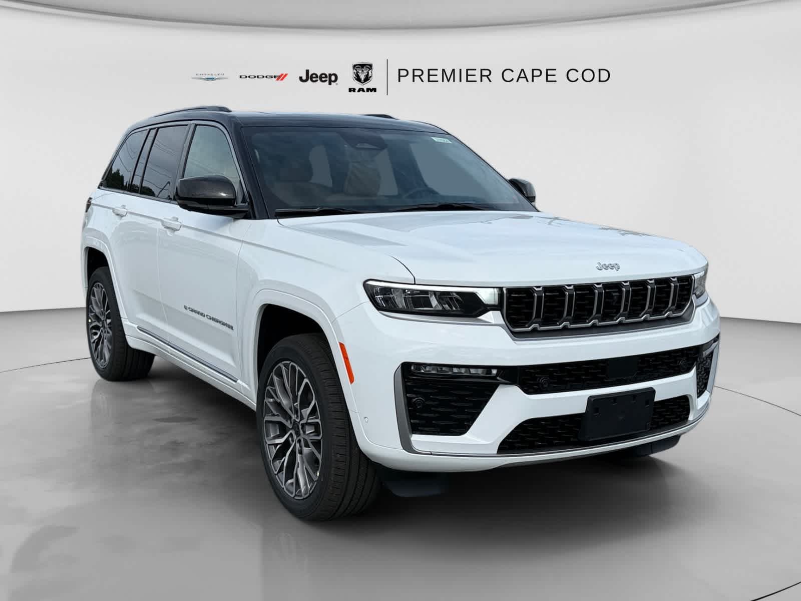 2027 Jeep Grand Cherokee Summit — photo 1 of 42