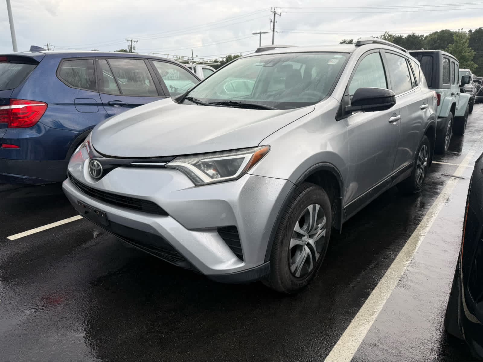 2017 Toyota RAV4 LE — photo 1 of 11