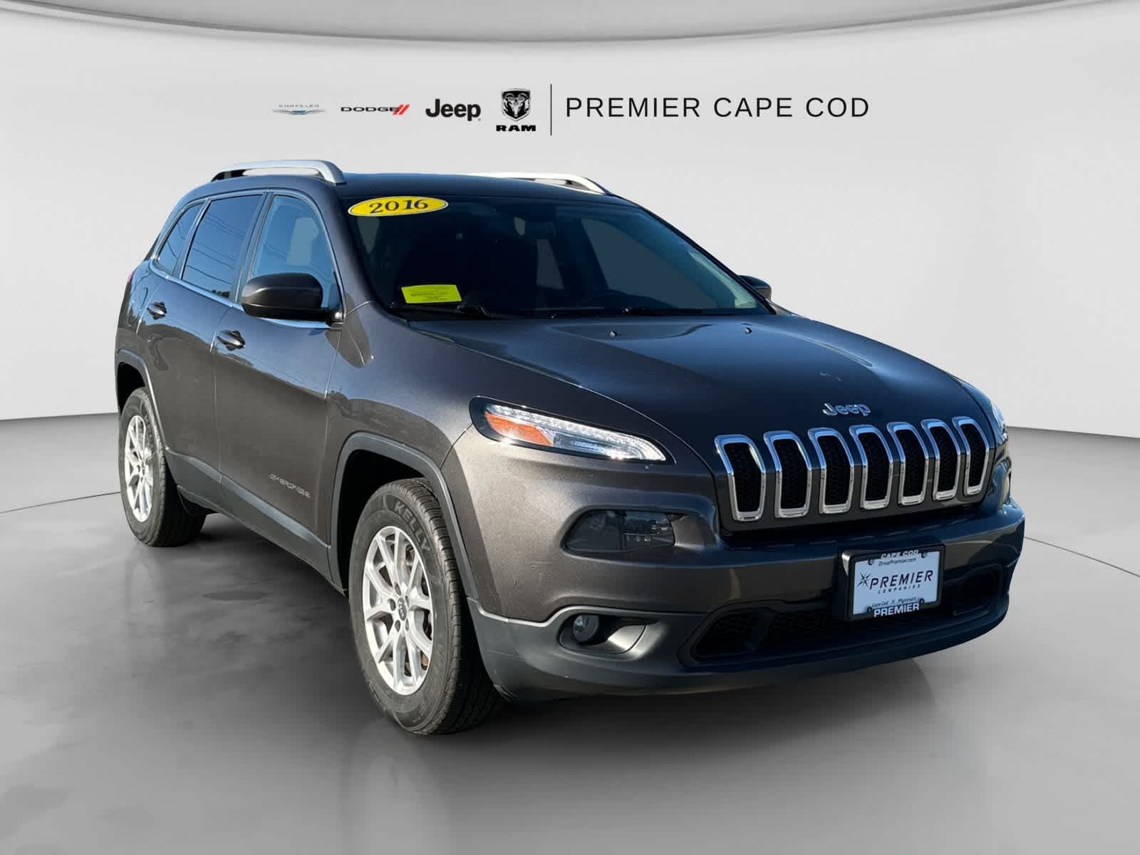 2016 Jeep Cherokee Latitude — photo 1 of 30