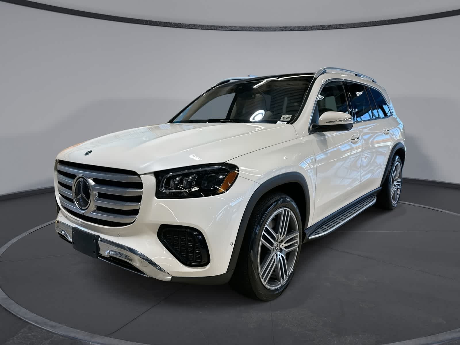 2024 Mercedes-Benz GLS Base — photo 1 of 33