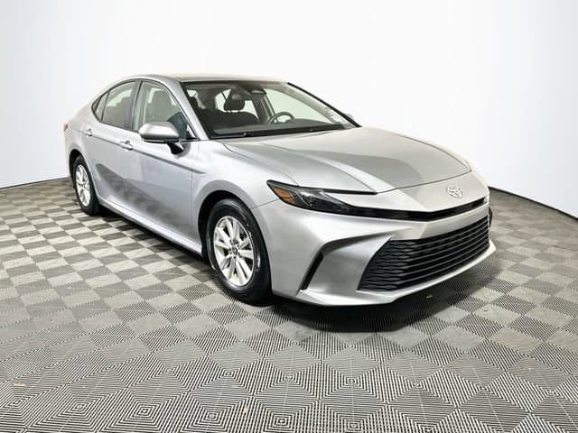 2025 Toyota Camry LE — photo 1 of 30