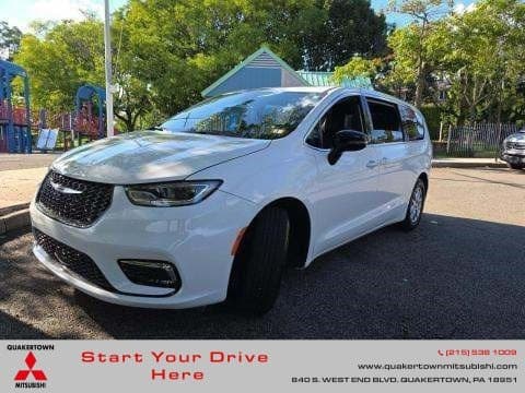2026 Chrysler Pacifica Select — photo 1 of 5
