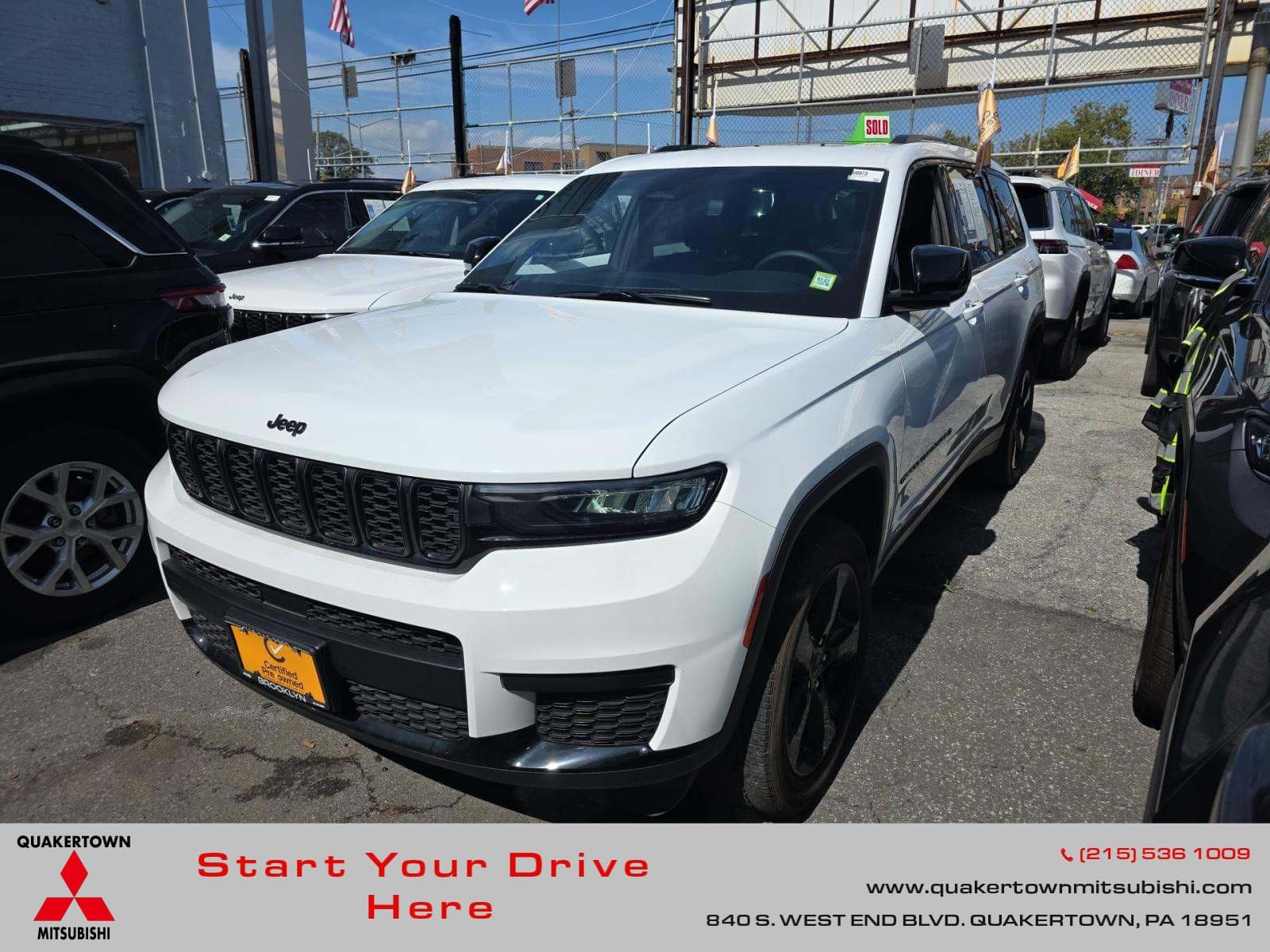 2023 Jeep Grand Cherokee L Laredo — photo 1 of 4