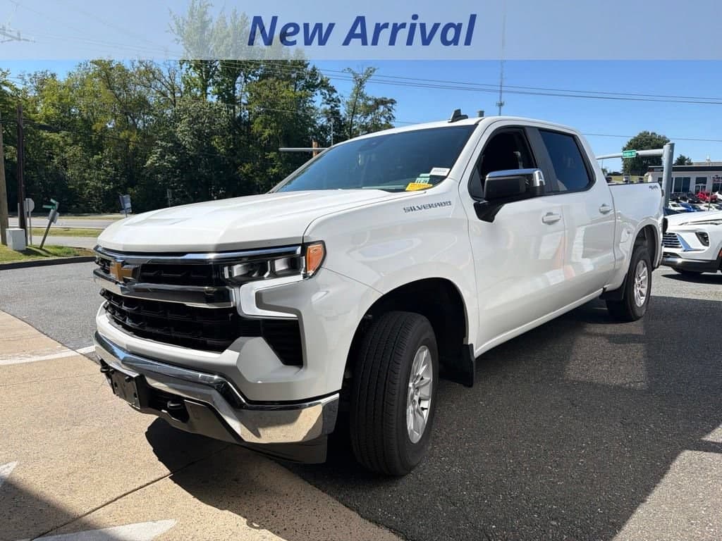 2025 Chevrolet Silverado 1500 LT — photo 1 of 11