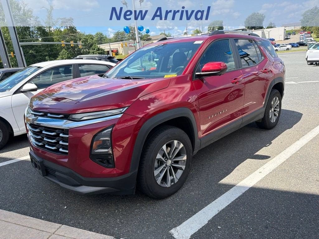 2025 Chevrolet Equinox LT — photo 1 of 9