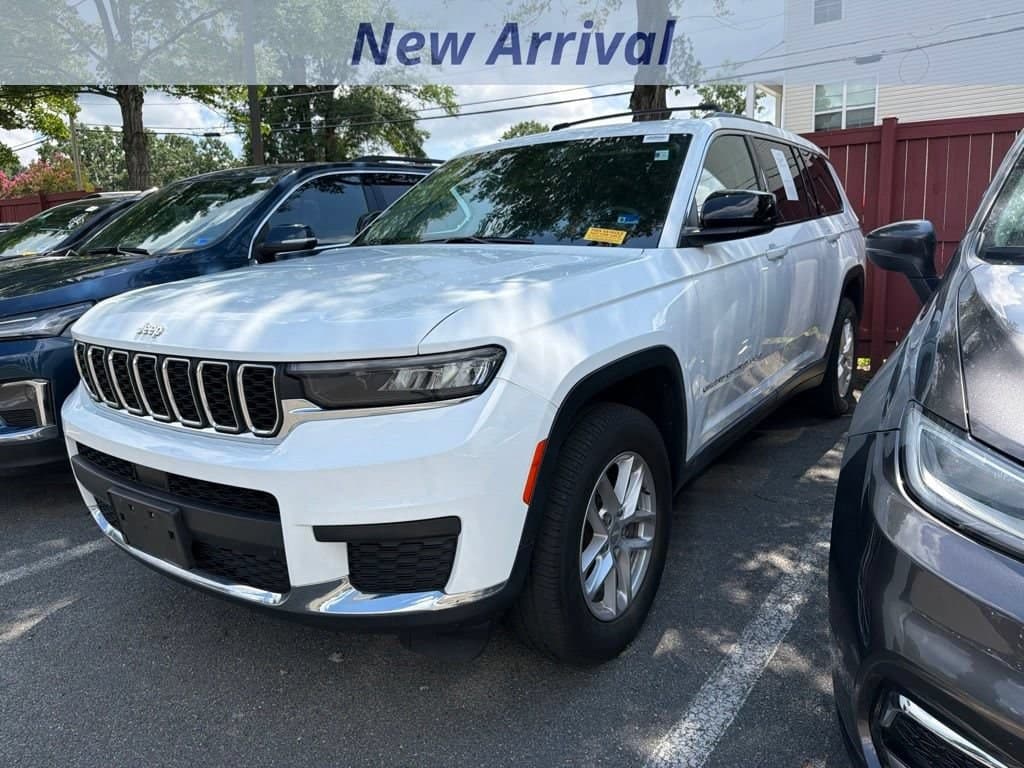 2021 Jeep Grand Cherokee L Laredo 4x4 — photo 1 of 10
