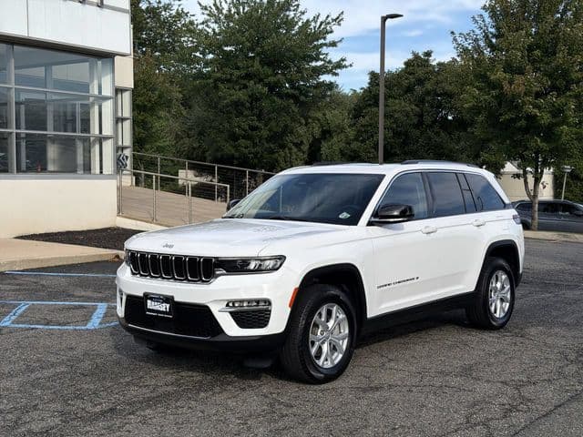 2023 Jeep Grand Cherokee Limited — photo 1 of 27