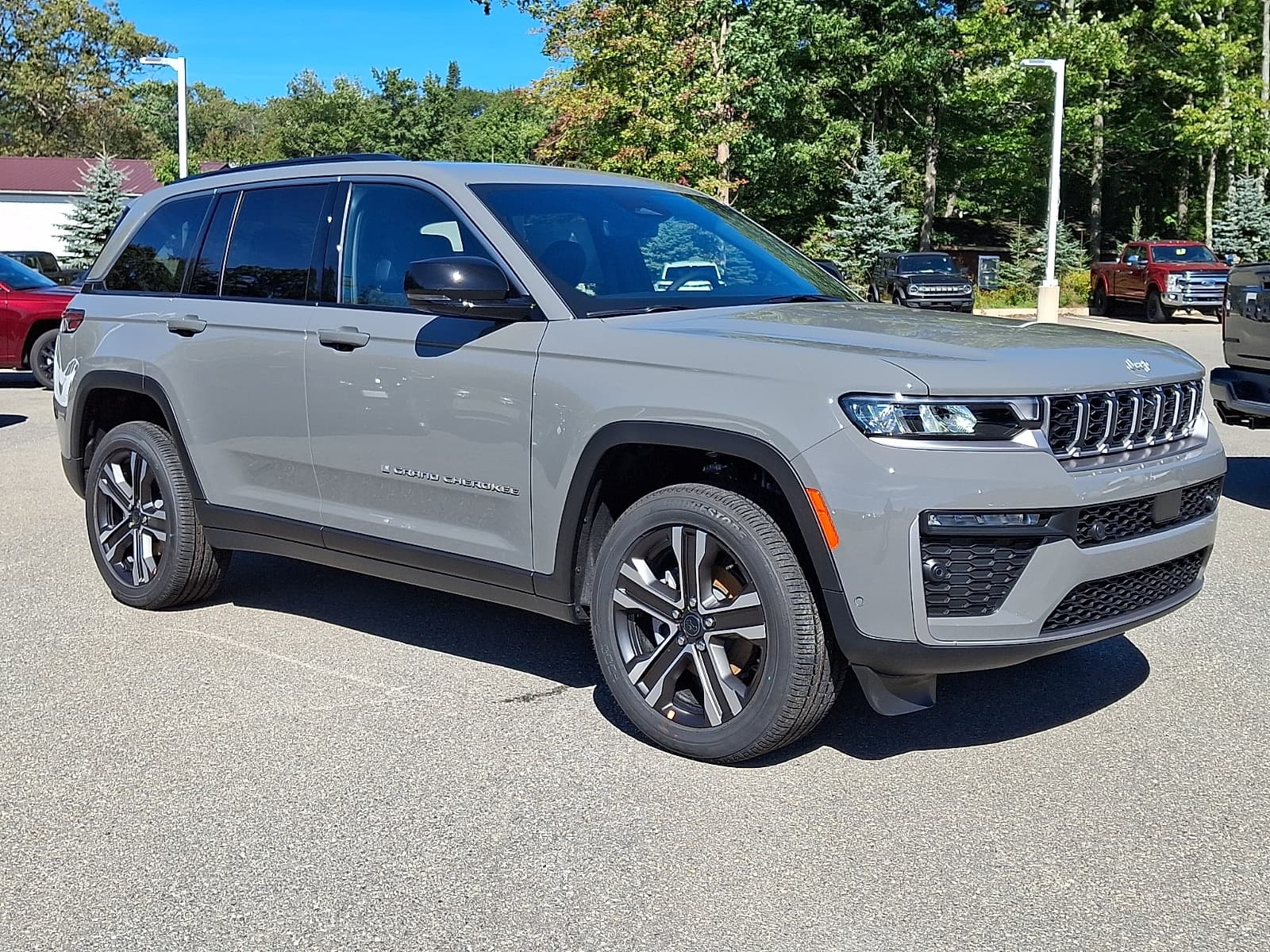 2027 Jeep Grand Cherokee Limited — photo 1 of 34