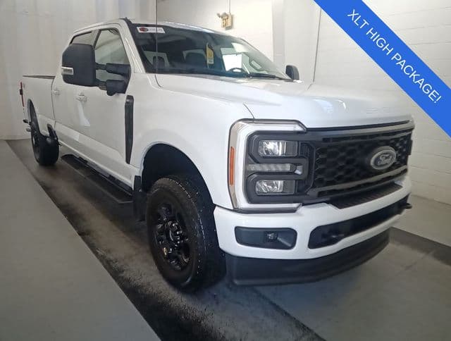 2023 Ford Super Duty F-350 SRW XLT — photo 1 of 6