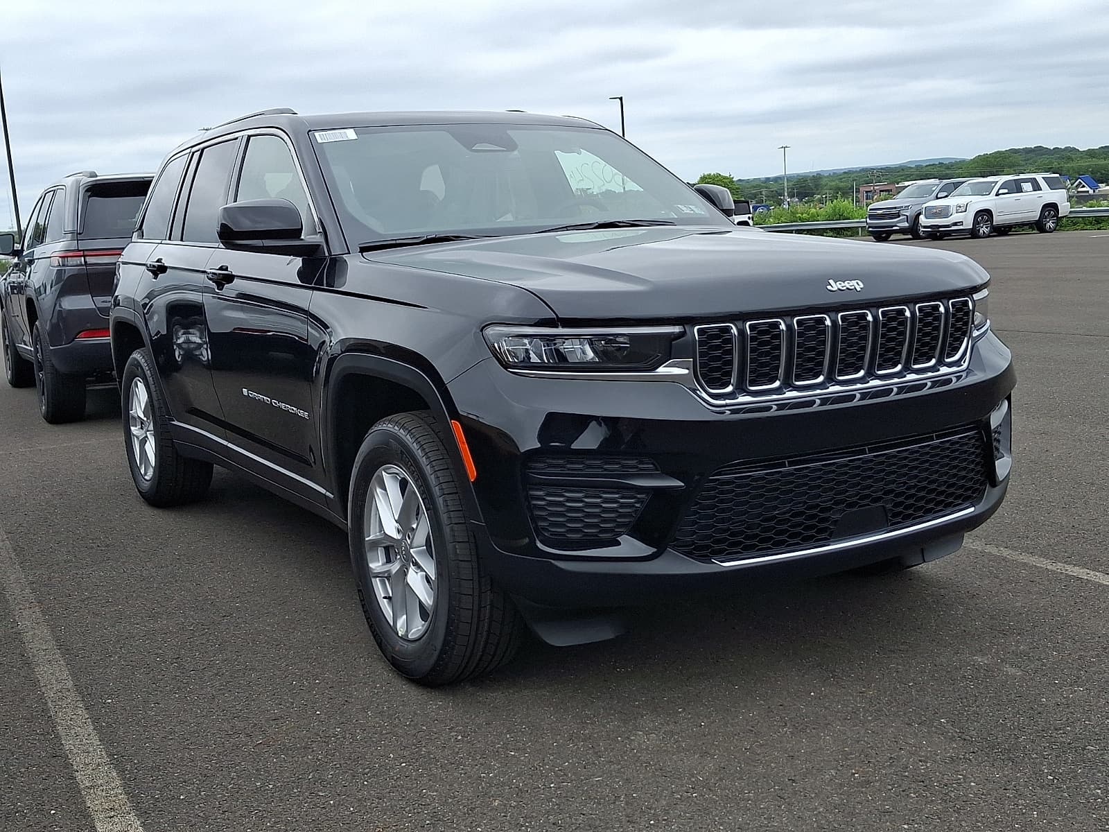 2026 Jeep Grand Cherokee Laredo X 4x4 — photo 1 of 14