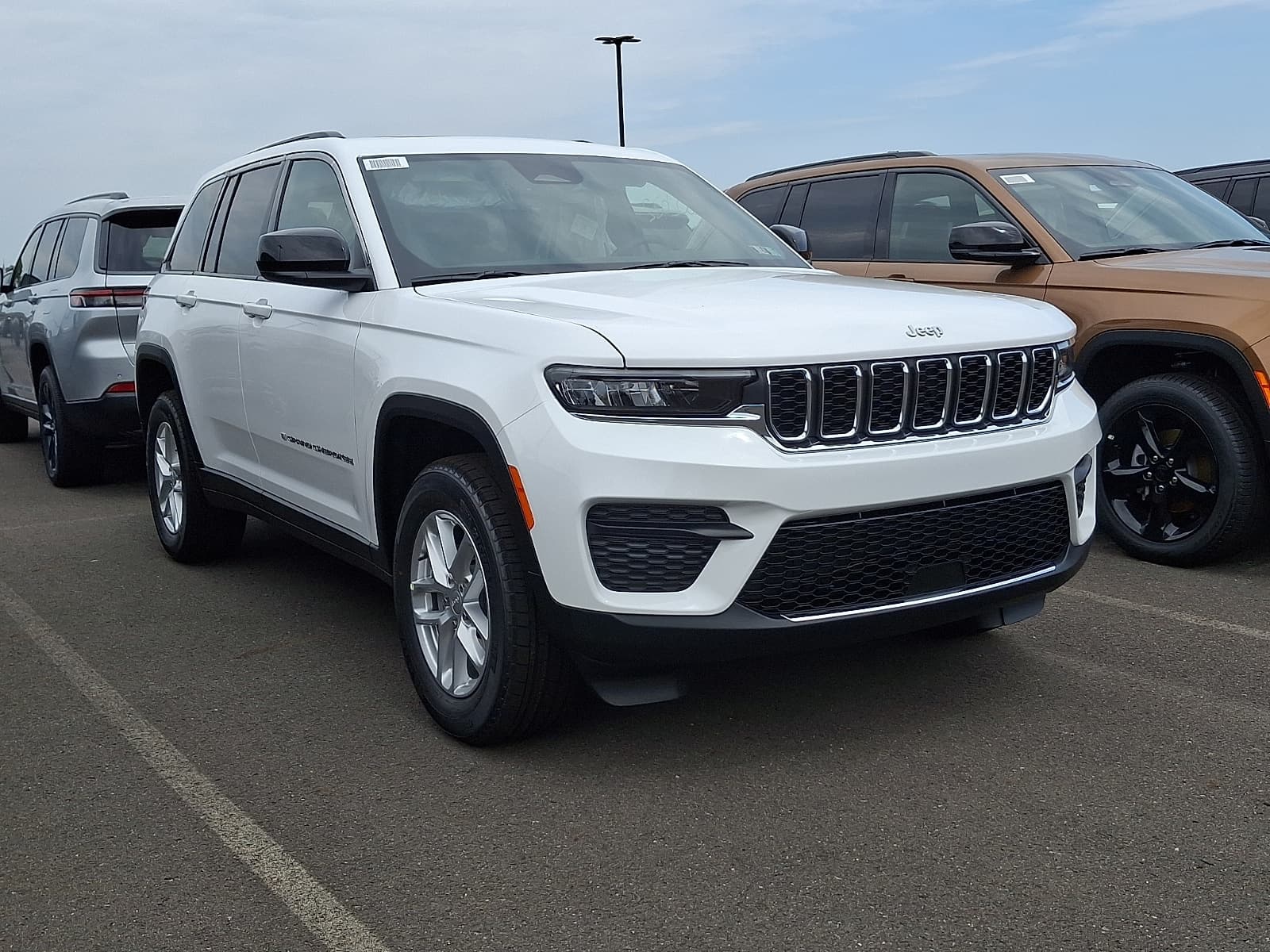 2026 Jeep Grand Cherokee Laredo X 4x4 — photo 1 of 14