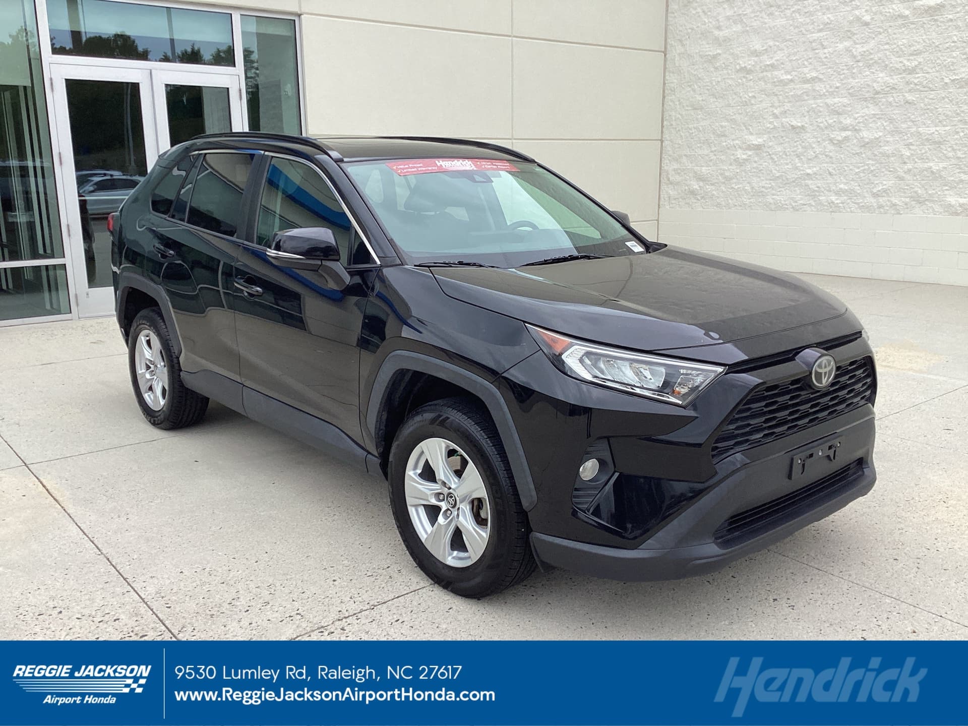 2019 Toyota RAV4 XLE — photo 1 of 37