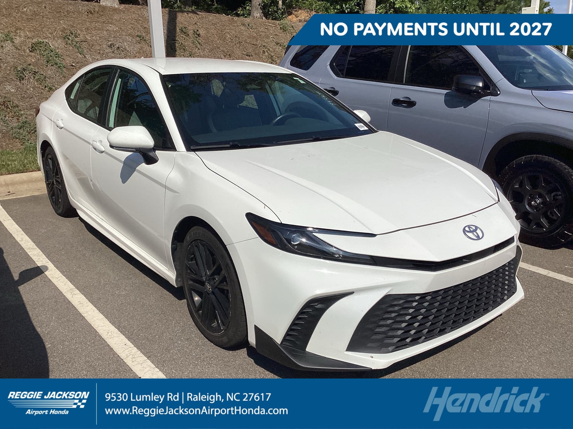 2025 Toyota Camry SE — photo 1 of 13