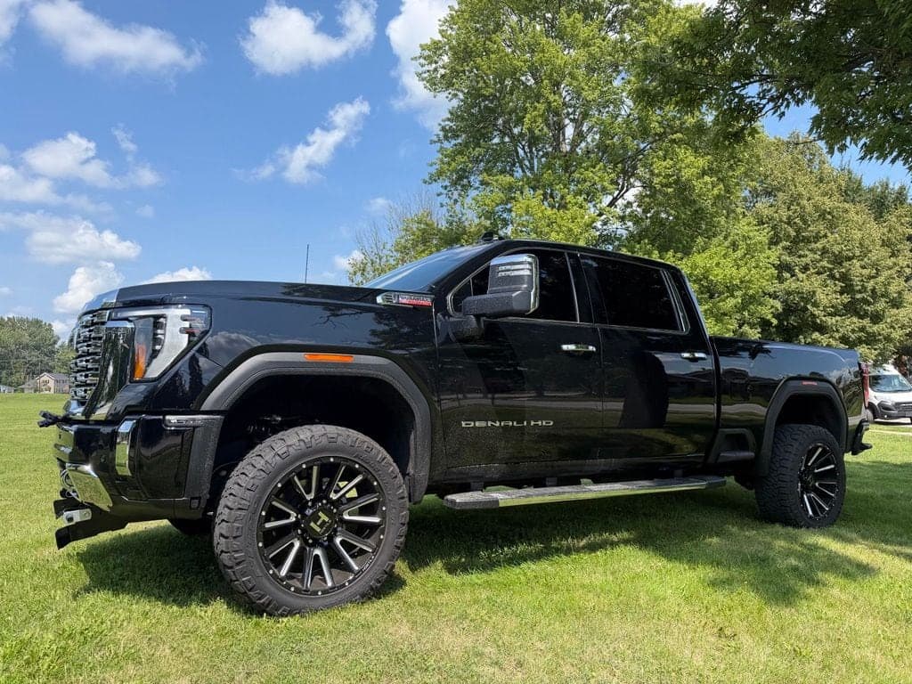 2025 GMC Sierra 3500HD Denali — photo 1 of 8