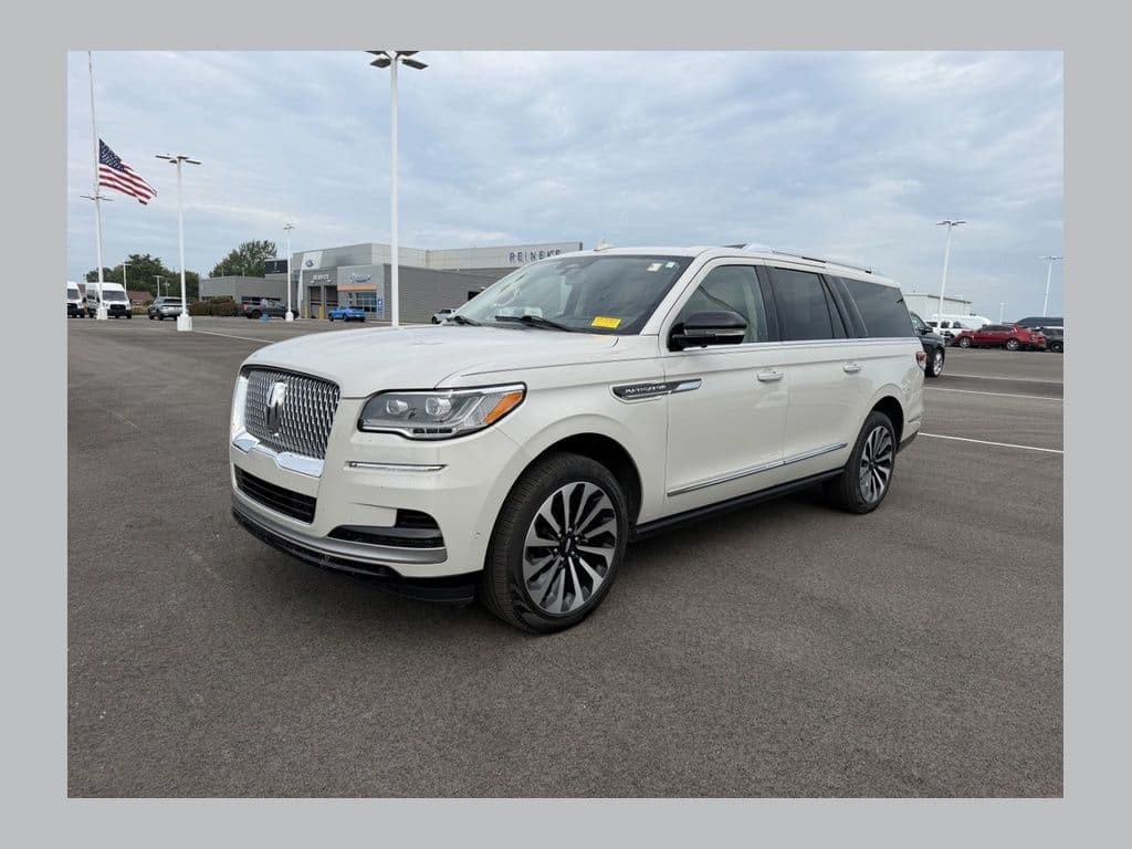 2023 Lincoln Navigator L Reserve — photo 1 of 20