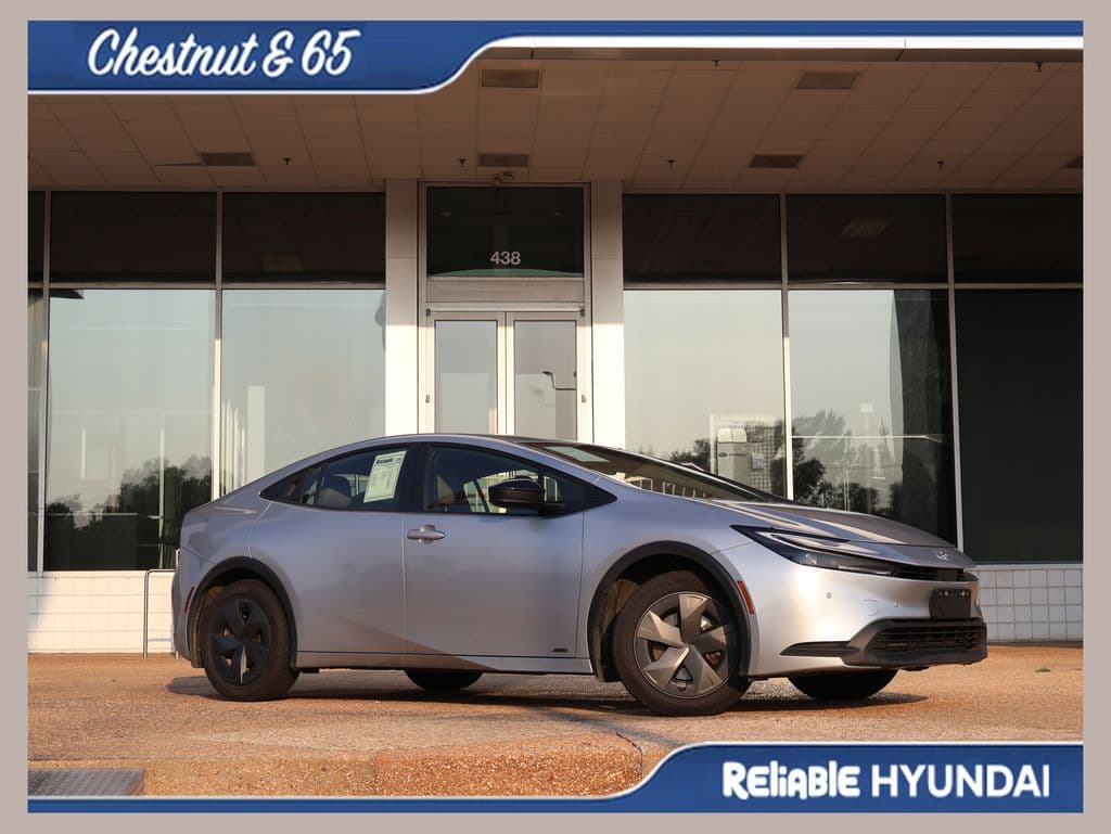 2024 Toyota Prius LE — photo 1 of 39