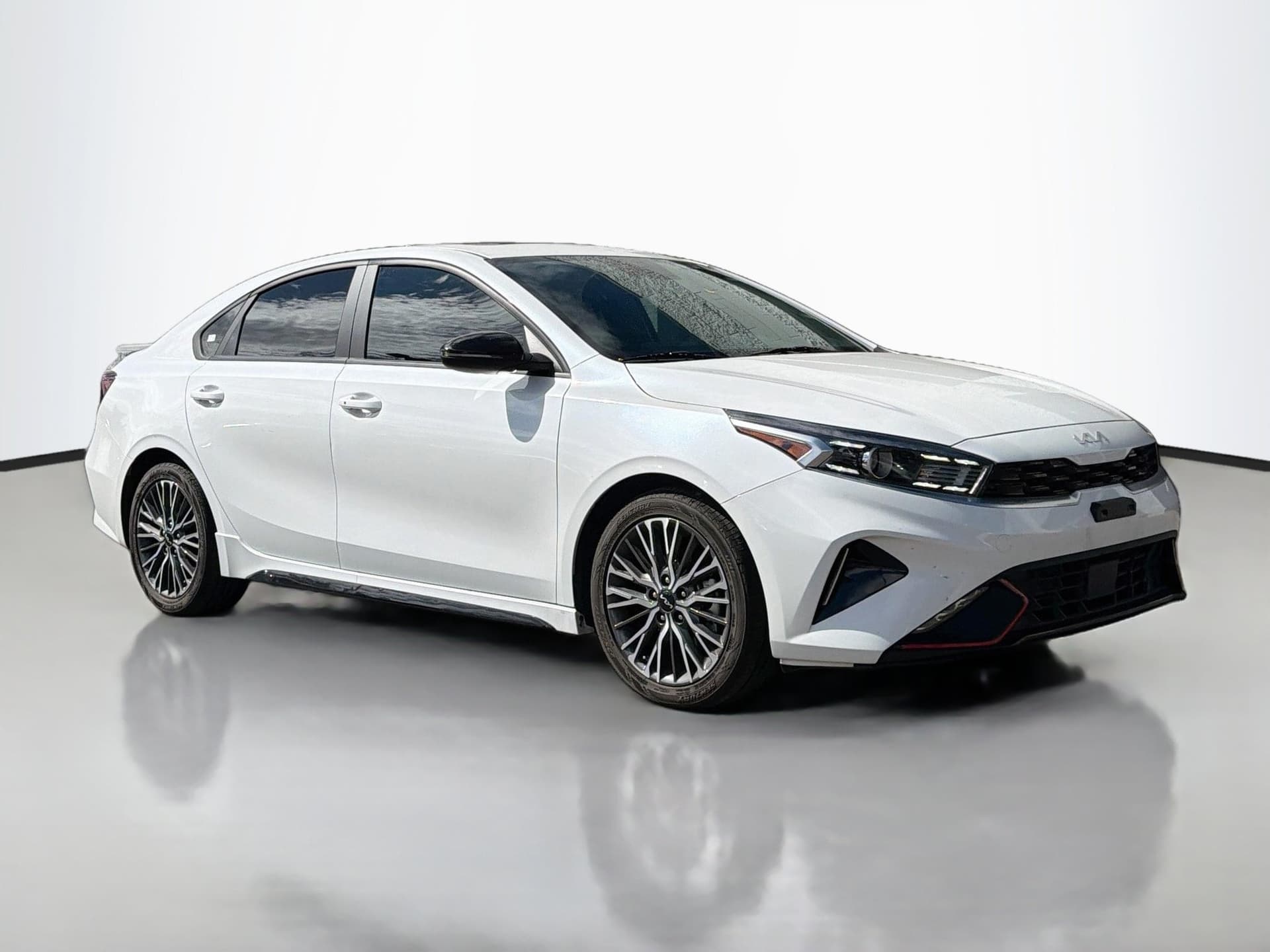 2023 Kia Forte GT-Line — photo 1 of 7