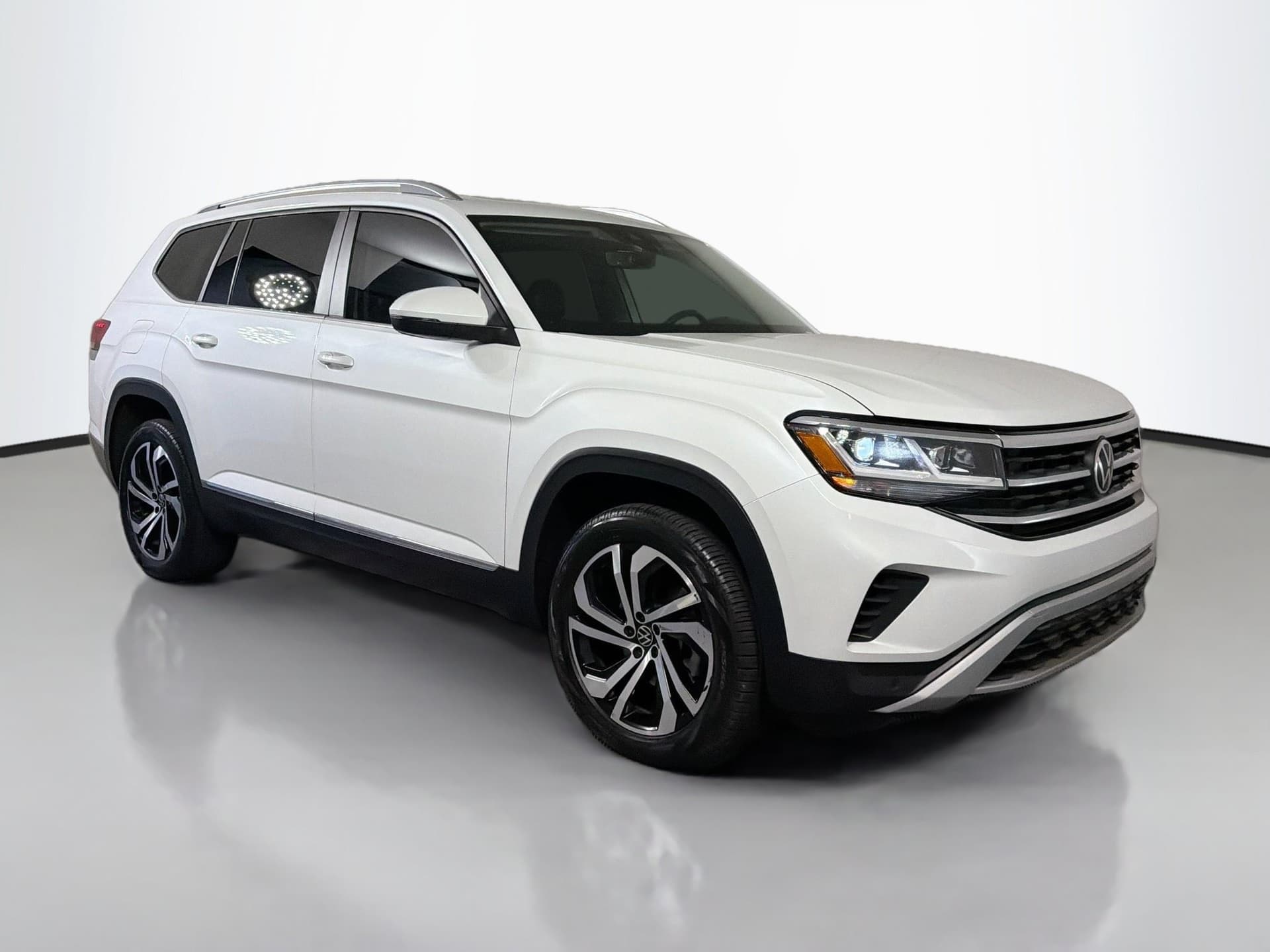 2023 Volkswagen Atlas 3.6L V6 SEL — photo 1 of 39