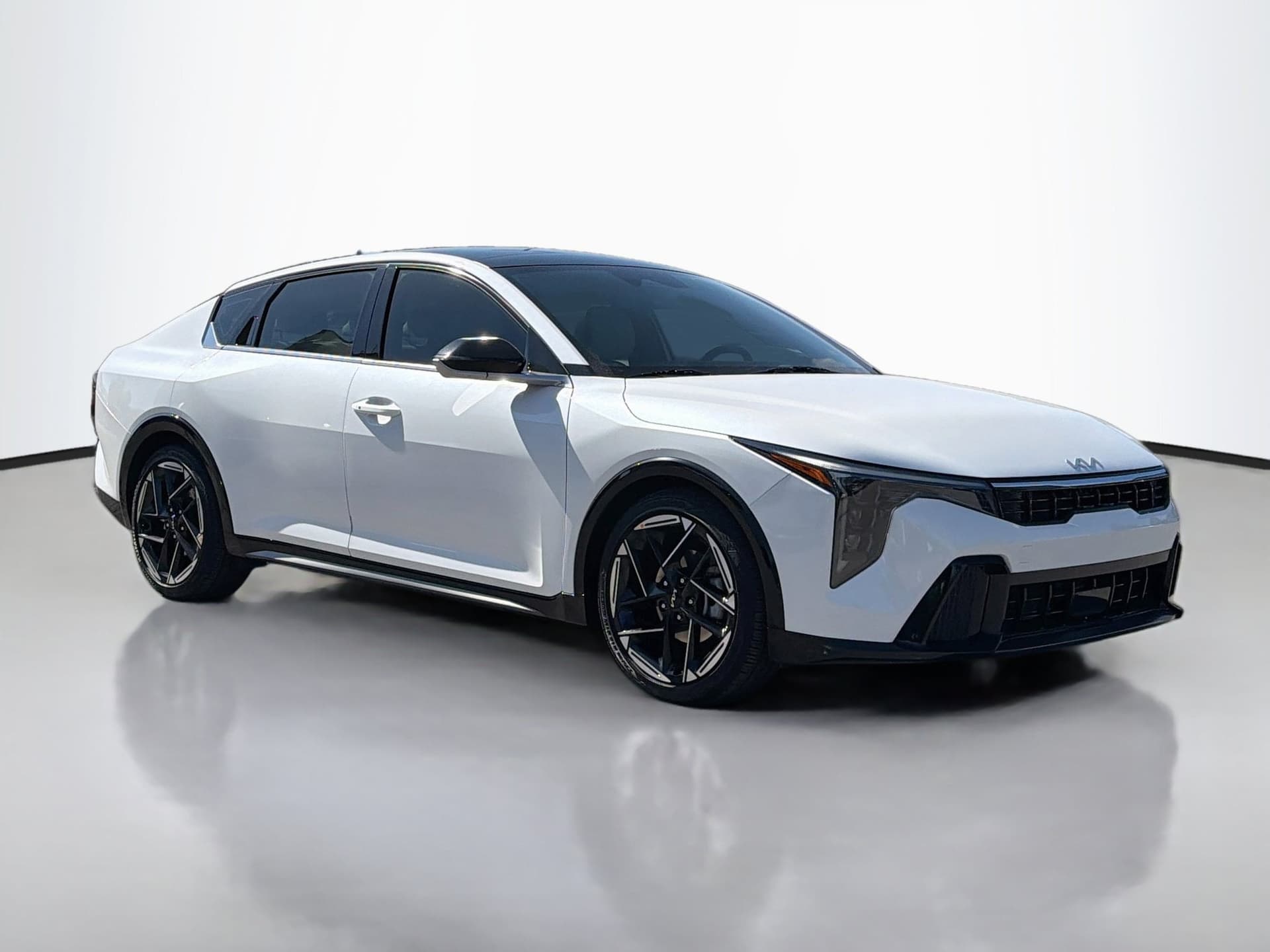 2025 Kia K4 GT-Line — photo 1 of 35