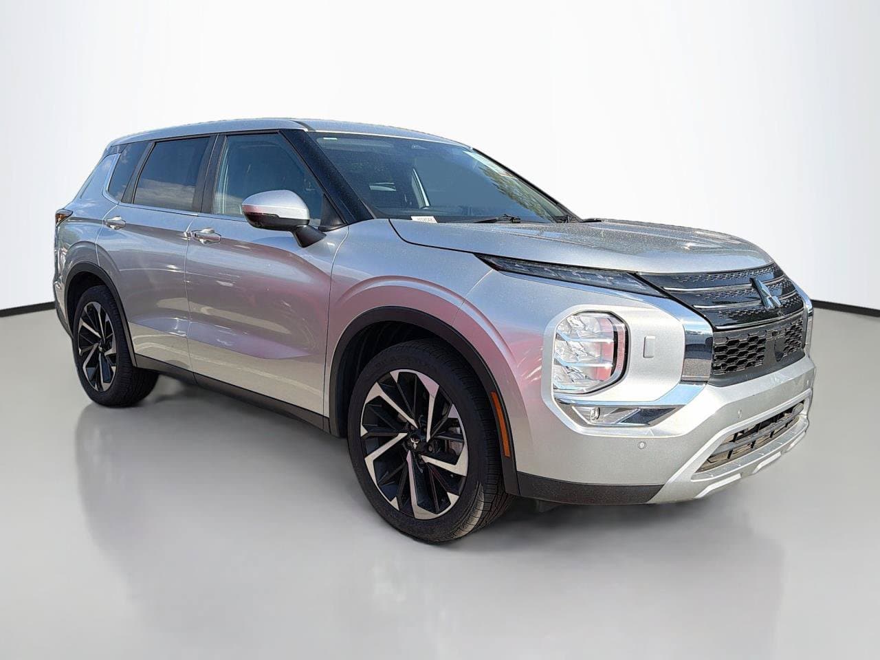 2022 Mitsubishi Outlander SE — photo 1 of 6