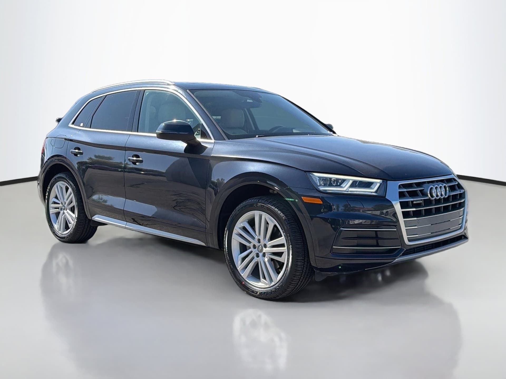 2019 Audi Q5 Premium Plus — photo 1 of 37