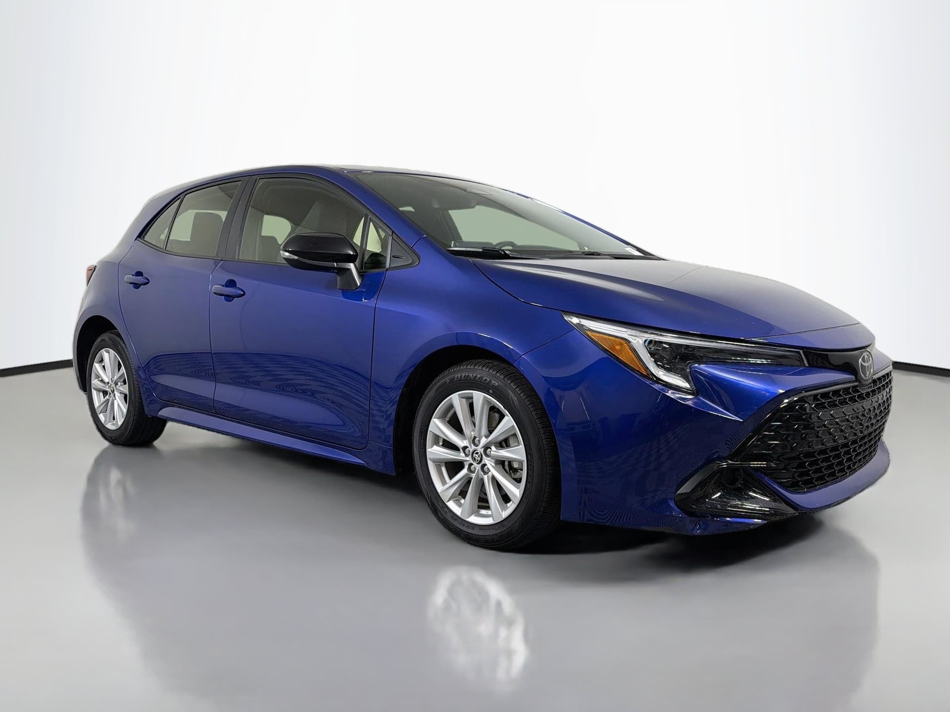 2026 Toyota Corolla Hatchback SE — photo 1 of 34