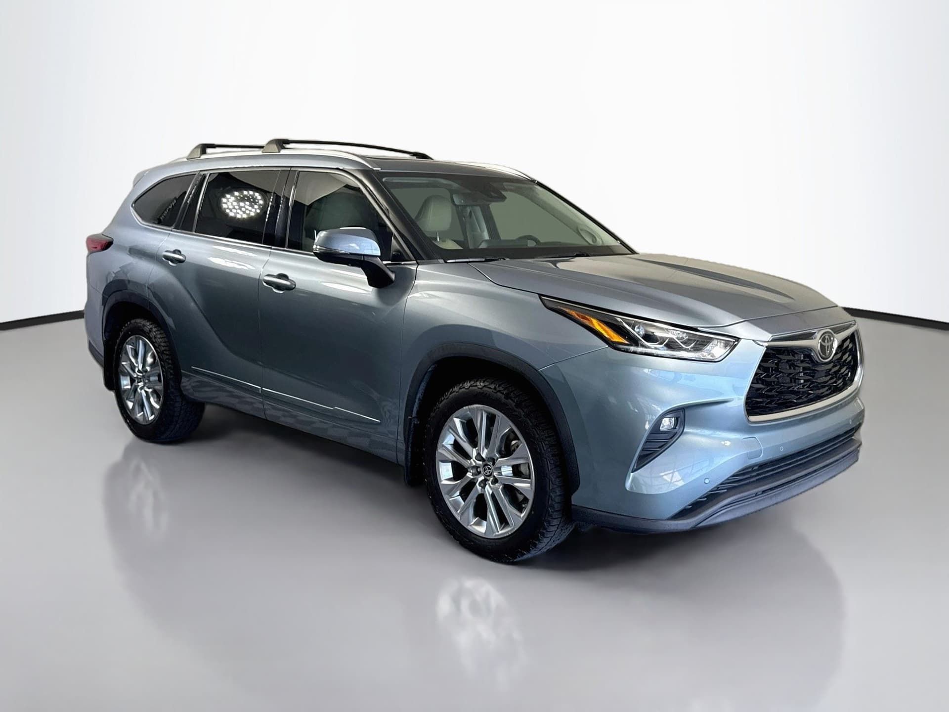 2023 Toyota Highlander Limited — photo 1 of 42