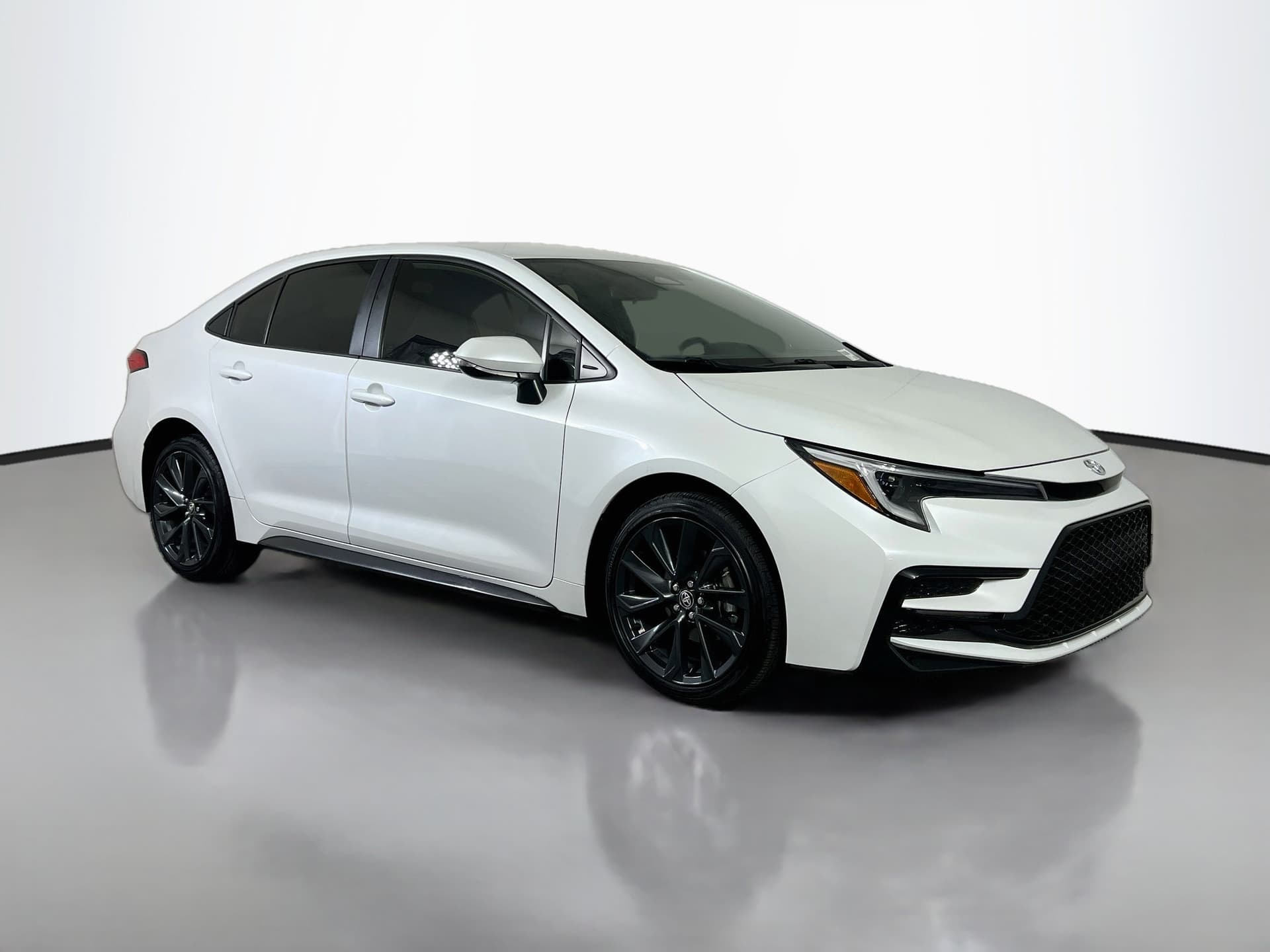2026 Toyota Corolla Hybrid SE — photo 1 of 37