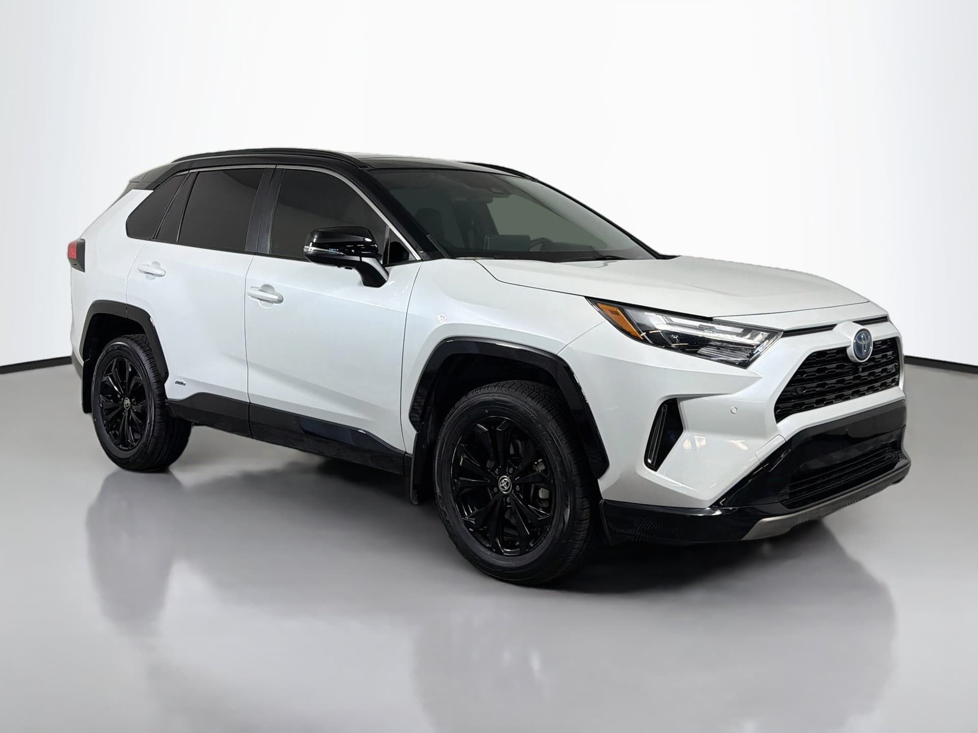 2023 Toyota RAV4 Hybrid XSE — photo 1 of 37