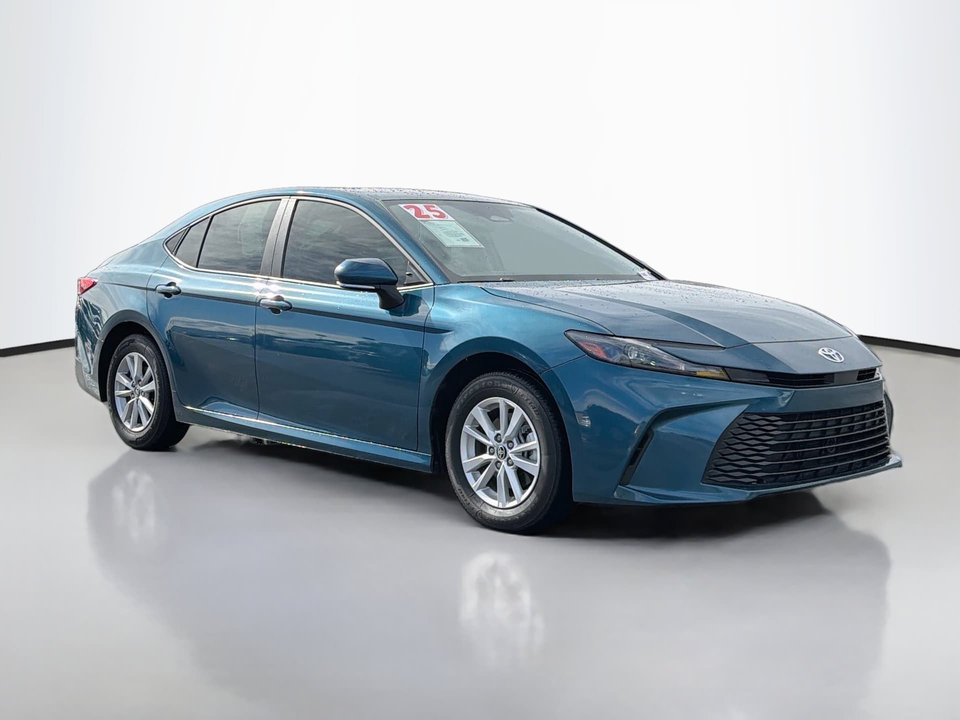 2025 Toyota Camry LE — photo 1 of 36