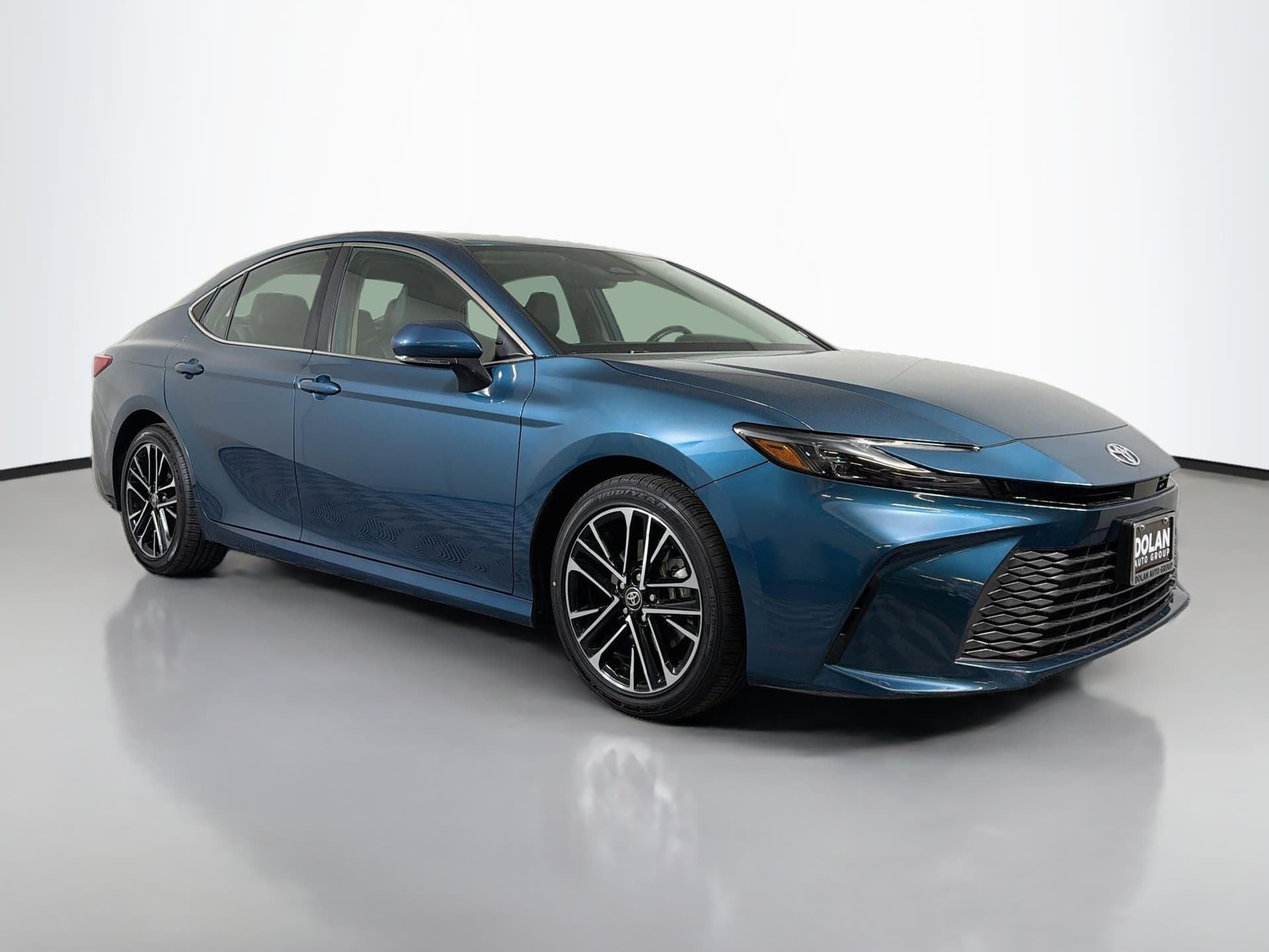 2025 Toyota Camry XLE — photo 1 of 36