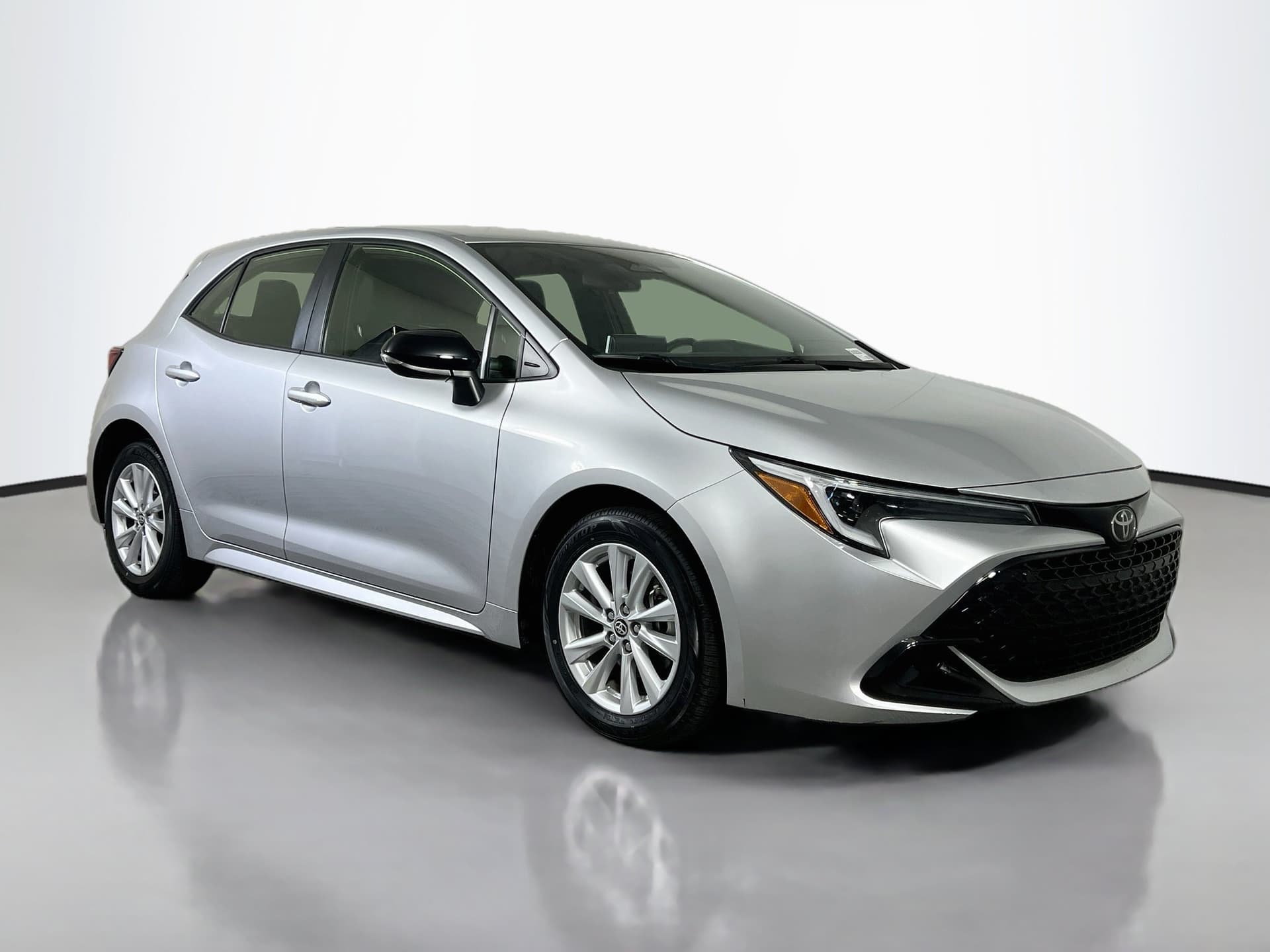 2026 Toyota Corolla Hatchback SE — photo 1 of 58