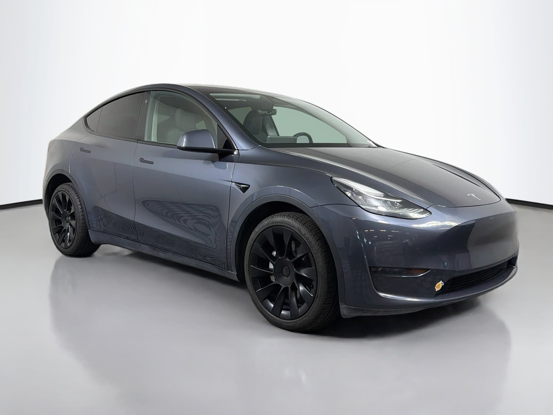2023 Tesla Model Y Long Range — photo 1 of 36