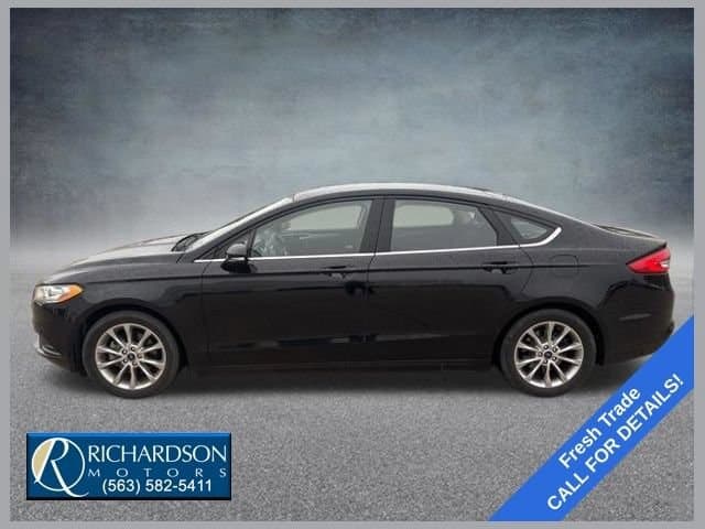 2017 Ford Fusion SE — photo 1 of 3