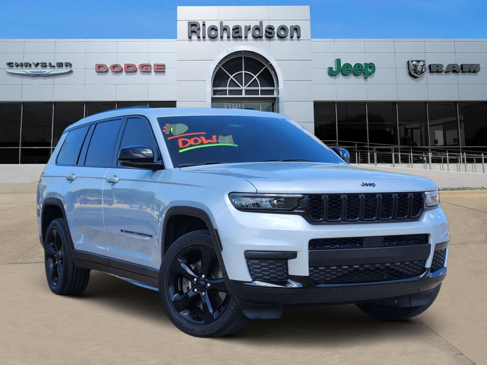 2024 Jeep Grand Cherokee L Laredo — photo 1 of 41