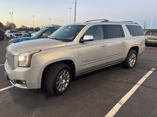 2016 GMC Yukon XL Denali — photo 1 of 10