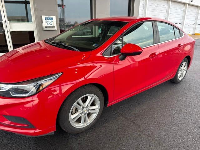 2018 Chevrolet Cruze LT — photo 1 of 6
