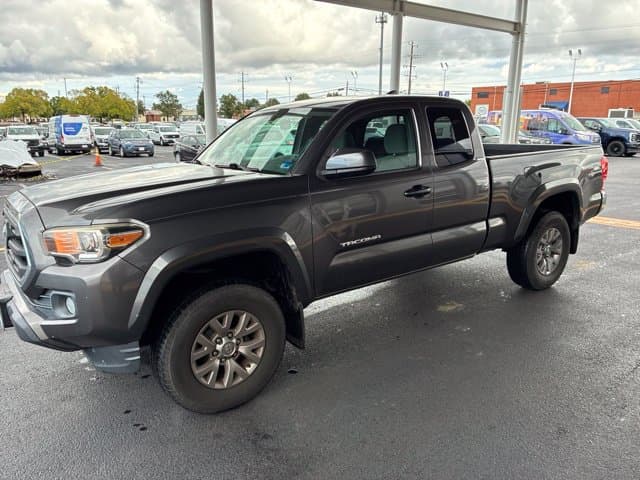 2016 Toyota Tacoma SR5 — photo 1 of 3
