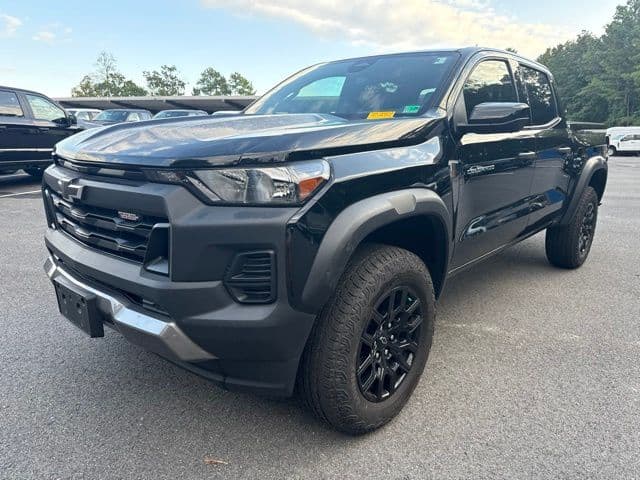 2024 Chevrolet Colorado 4WD Trail Boss — photo 1 of 11