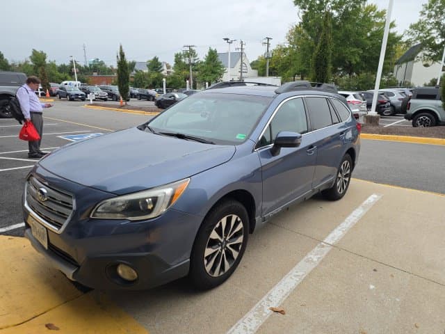 2016 Subaru Outback 2.5i Limited — photo 1 of 2