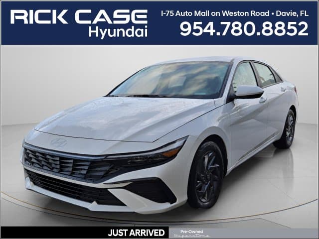 2024 Hyundai Elantra SEL — photo 1 of 11