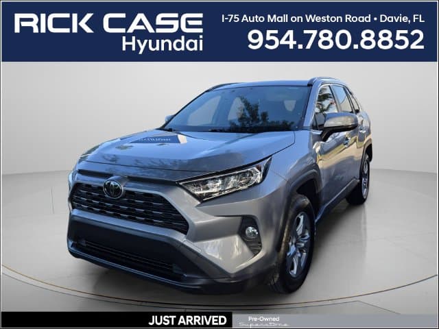 2020 Toyota RAV4 XLE — photo 1 of 11