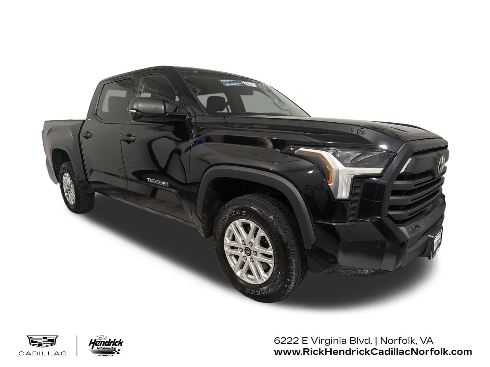 2022 Toyota Tundra 4WD SR5 — photo 1 of 35